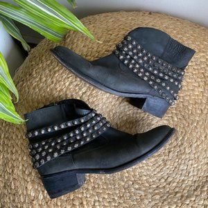 Steve Madden - Janne Black Studded Ankle Boot
